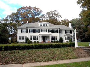 welcomepg 300x225 Luxury homes in Midtown Direct “walk to train” locations 