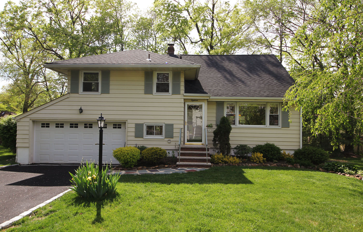 18 Claremont Ave Livingston, NJ 07039