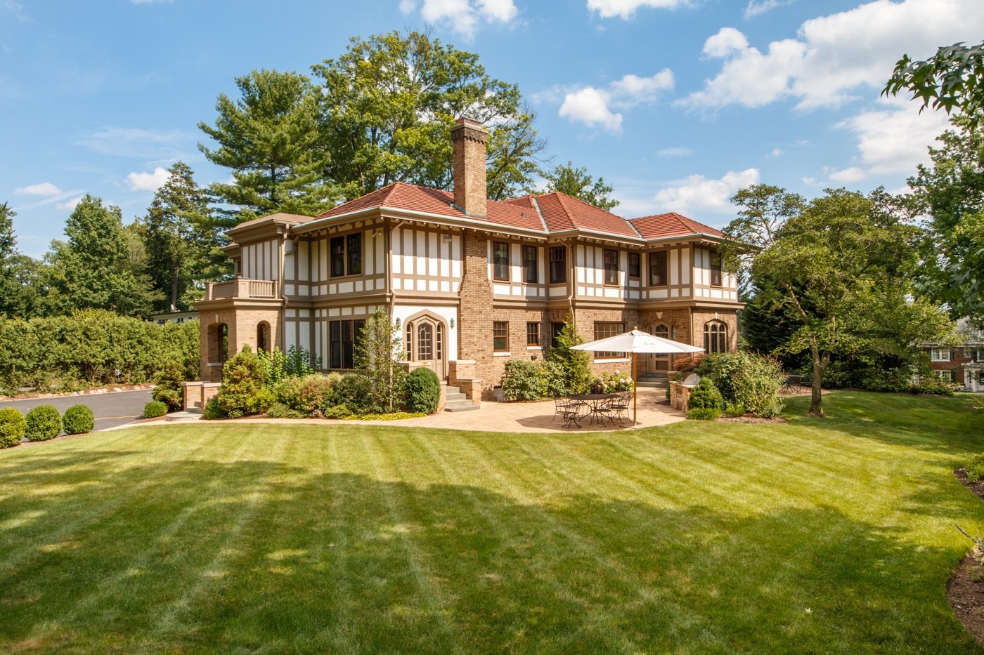 19 Hillside Ave Short Hills, NJ 07078 Sue Adler, Realtor