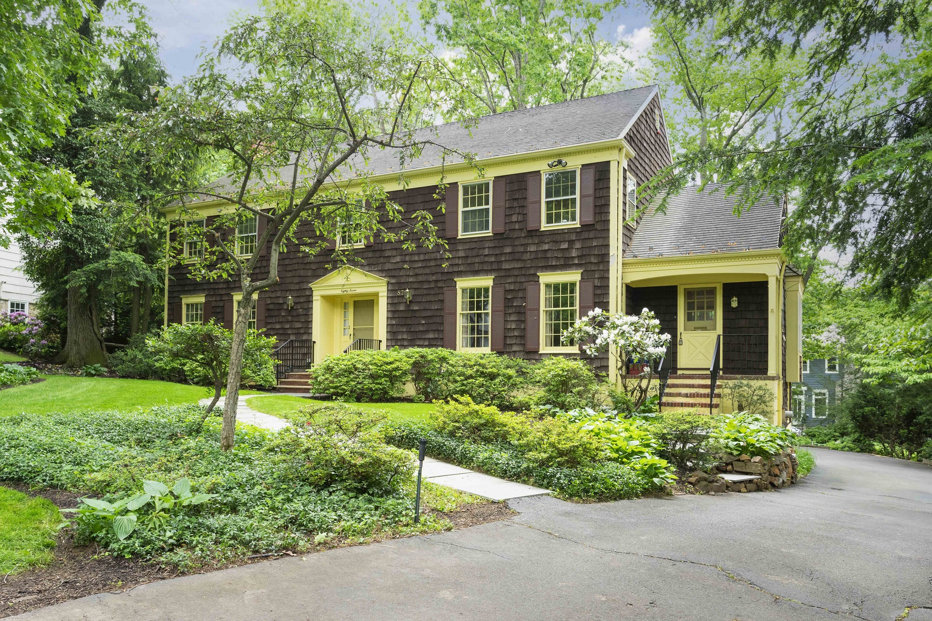 87 Tanglewood Dr, Summit, NJ 07901 Sue Adler, Realtor